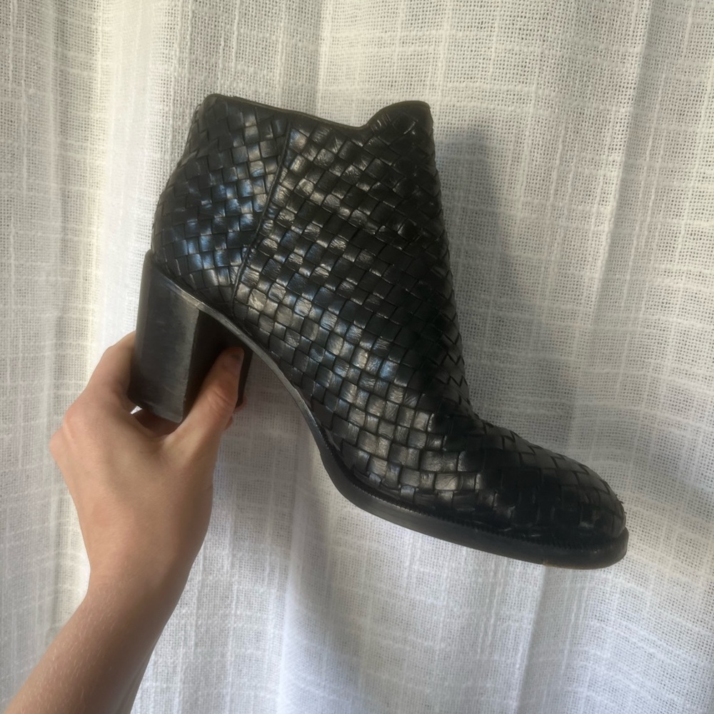 Vintage Cole Haan Ankle Boots! Size 9